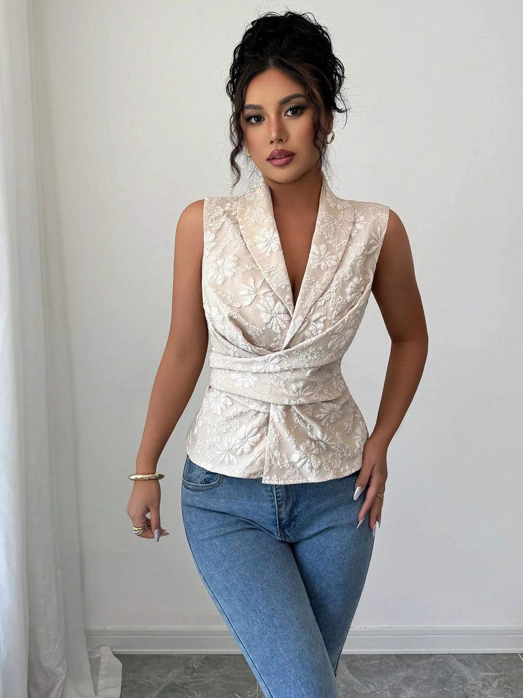 Vorderansicht Aprikose Ärmelloses Sommer Top mit Blumenmuster Damen